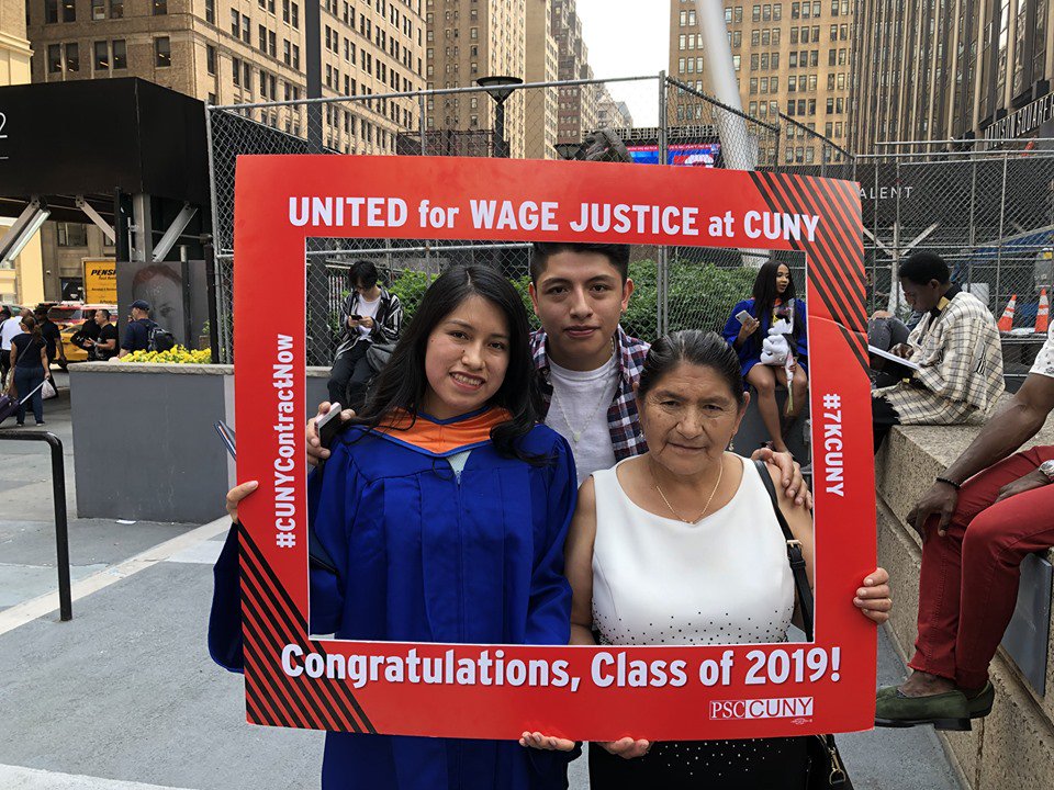 PSC_CUNY's tweet photo. Check out more Grad pictures from @bmcc_cuny here: https://t.co/U7iXxG1s1n and from @BaruchCollege here: https://t.co/ZnoDpOvXlt #CUNYContractNow #7KCUNY https://t.co/yX1RjPcCA0
