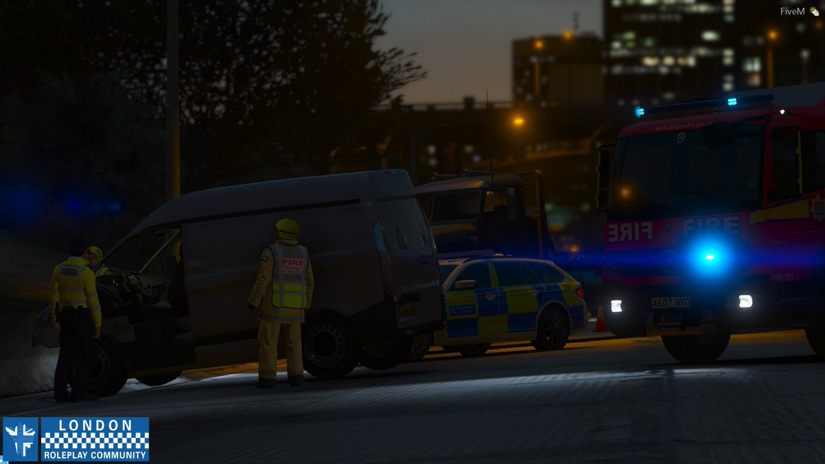 cmg_ff's tweet photo. Started the night in an IRV and ended up taking incident commander for @LRPC_LFB at an RTC after a van decided to engage in a pursuit. Very well played out scene. Well done to all @LondonRPCV https://t.co/dILBxjWa09