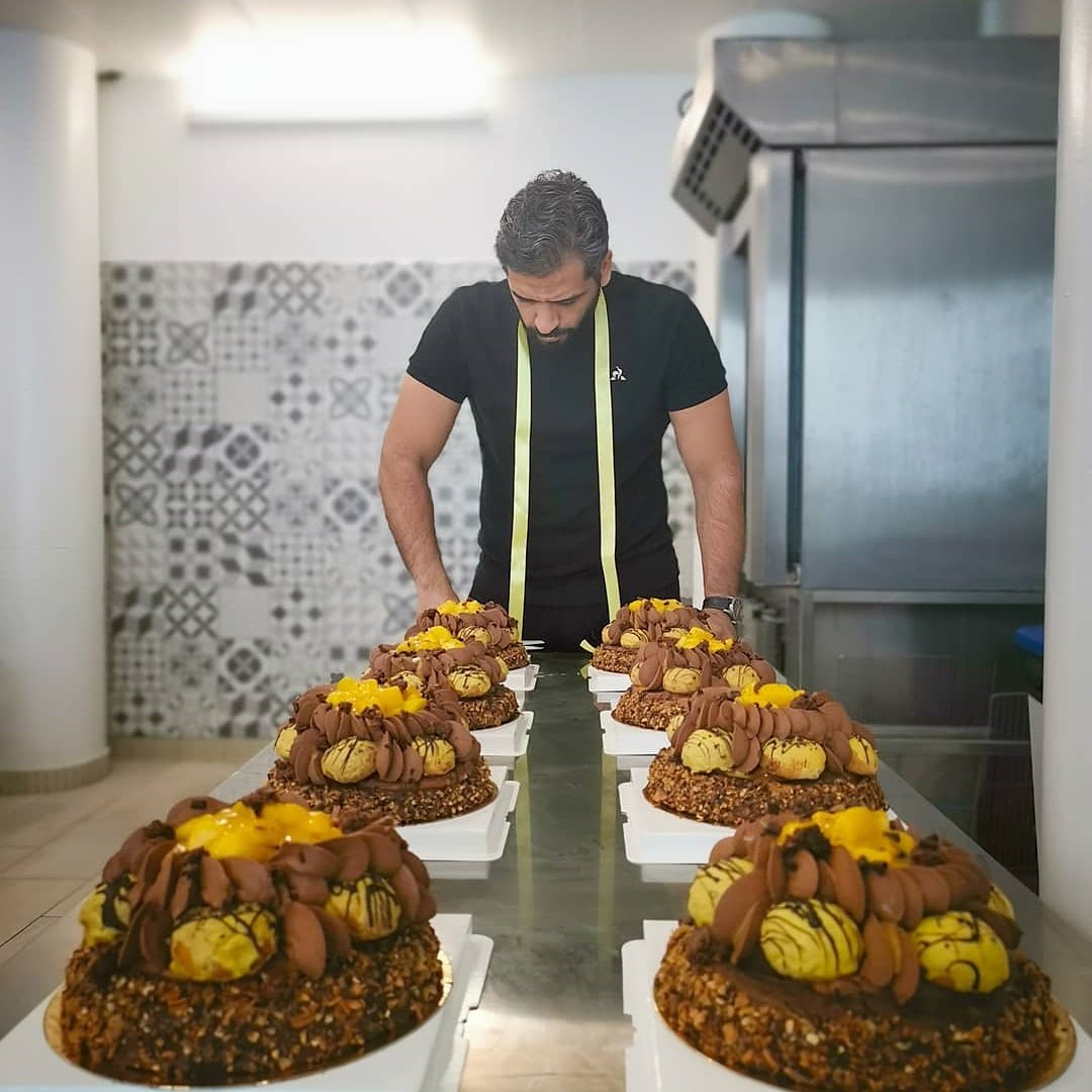 Frenchtouchpas1's tweet photo. Mon travail est un jeu, un jeu très sérieux...#Patisserie #HauteCouture #Creation #Defi #Defile #Fashion #Cake #French #Pastry #HalalisGood #ParNous #PourTous #FrenchTouchPastry https://t.co/I8Ye08LzqR