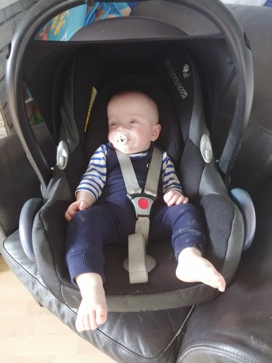 gardiner1985's tweet photo. Can't believe this ex 27 weeker, 1lb 14oz micro super hero, is 11 months old on Thursday. And we're now on count down towards his 1st birthday celebrations next month! #teamchase #thankyounhs #prem #nnu #nicugraduate #nearly1 https://t.co/UYhscdq0Ae