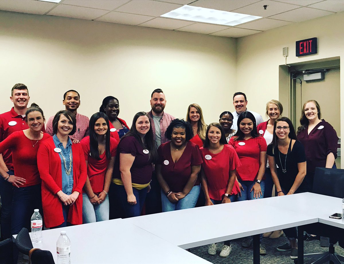 krembelcakes's tweet image. Excited to welcome our 2019 interns (Mia, Emily, Thomas and Brittney) to Kansas City!! Watch out world for the next class of business owners for D123 and D144!!
@JustinBarnum_KC @Wheat6Nat @palayeva @rachelbsands @RicaDevas