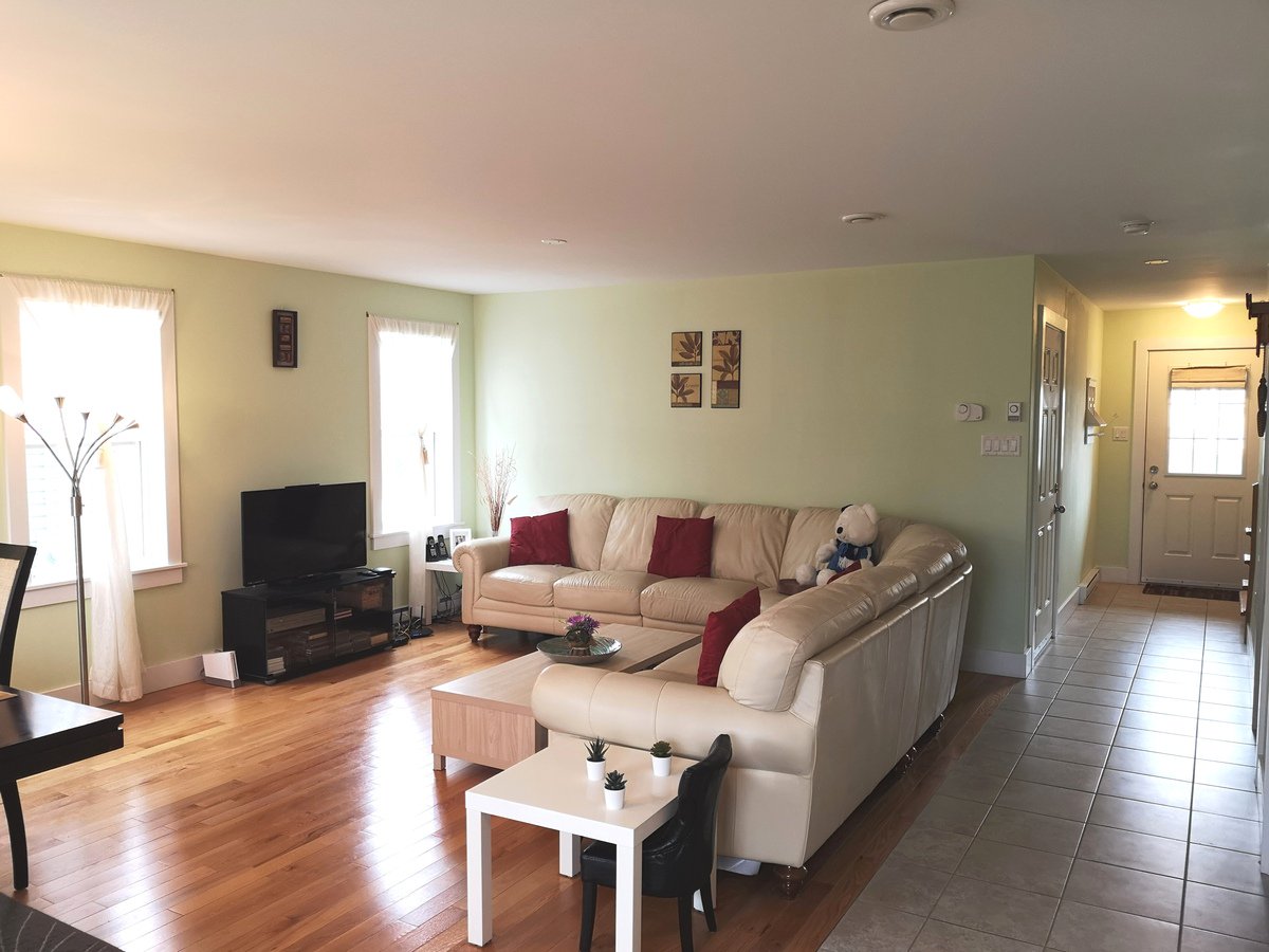FSBO_Canada's tweet photo. 3 level family home for sale in Elmsdale, NS, w/ 3 beds, 2+2 baths &amp; 2073 sqft for $239,900. Bright &amp; spacious, energy efficient half-duplex w/ transferrable home warranty. Learn more below!

https://t.co/Tsmml8KxNs

#YHZ #HouseForSale #HalfDuplex #RealEstate #FBOyhz https://t.co/O9zK3lURoP