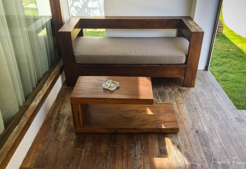 FlightsToFancy's tweet photo. Each of Nero's Gili Trawangan villas come with a deck complete with an inviting day bed where I spent afternoons relaxing with a glass of wine. All the details here ... https://t.co/ufVxeAfAuZ #GiliTrawangan #Indonesia https://t.co/sYgOSVycCP