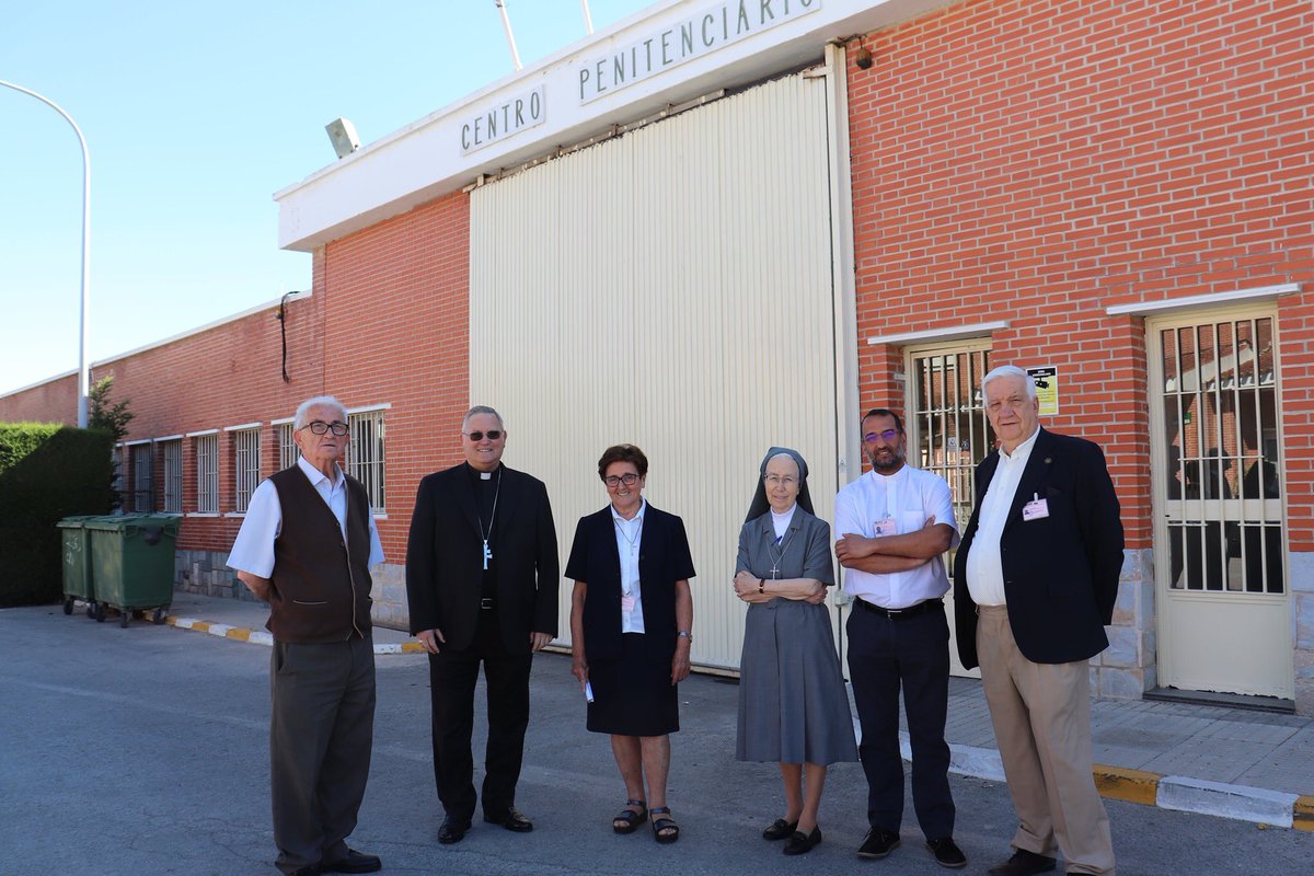 ObispoCartagena's tweet photo. Es para bendecir al Señor por los voluntarios que participan todas las semanas en la pastoral penitenciaria. Ellos son los artífices  de una esperanza viva con todos los internos y son dignos de todo elogio, son evangelizadores con espíritu. https://t.co/dFQnrfYni3