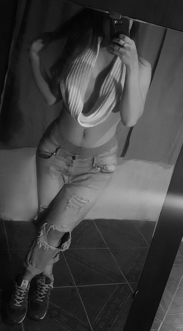 De luto.... Tengo que contarles que Instagram me cerr&oacute; mi cuenta😭 esto es para vos Instagram🖕🖕🖕 Asique<a href="/tag/rt"class="tags"><span>#rt</span></a><a href="/tag/pack"class="tags"><span>#pack</span></a><a href="/tag/onlyfans"class="tags"><span>#onlyfans</span></a><a href="/tag/bigassgirl"class="tags"><span>#bigassgirl</span></a>