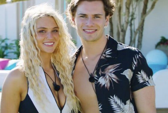 nicollemuirr's tweet image. I see no difference here #loveisland #aquamarine