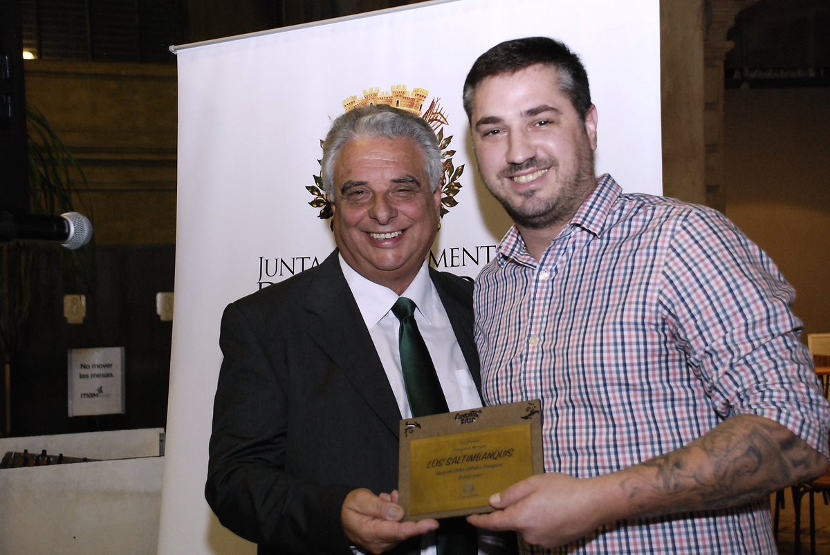 juntamvd's tweet photo. 🎭🏅Entrega de #PremiosdelCarnaval2019 y distinción póstuma a #Pendota Meneses como #CiudadanoIlustre de #MVD 

🗓 Martes 4/6
🕖 19 hs.
📍 @MercadoMAM (José L. Terra 2220)
.
.
+INFO: https://t.co/0WrQcdICA1 https://t.co/KtoP7qeoTJ