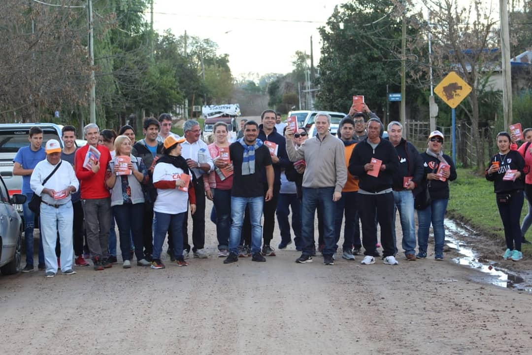 todosporsanjose's tweet photo. El domingo #VotaConConfianza #Barrio #ElBrillante 🧡
Siempre junto al vecino.

#SomosVecinos #VotaLaNaranja 🍊

Pablo Canali Intendente 🍊 Alejandro Roude Vice. https://t.co/u3uCMFl68g