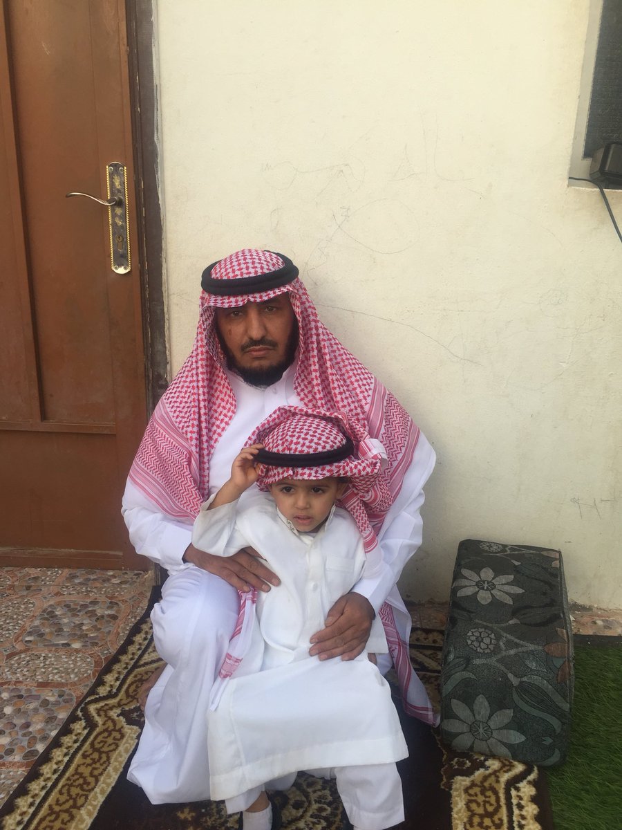 M___sanad's tweet photo. #عيدكم_مبارك 
العام بالعيد يانواف عطرتك
في بيت عوداً يزيد العيد بحظوره
جلست معكم وصورته وصورتك
واليوم ما غير انا وياك بالصوره💔💔 https://t.co/jsablBd9tl