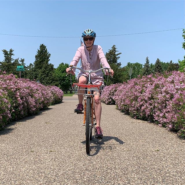 DeAnn matches the lilacs! bit.ly/2WOQaqo