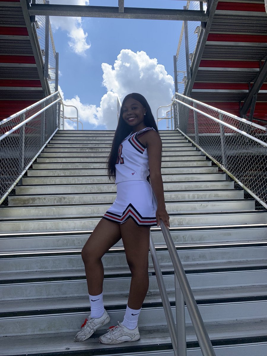 jessiccaaahenry's tweet photo. here’s to the last ride❤️ #seniorszn https://t.co/fKQji4kHgJ