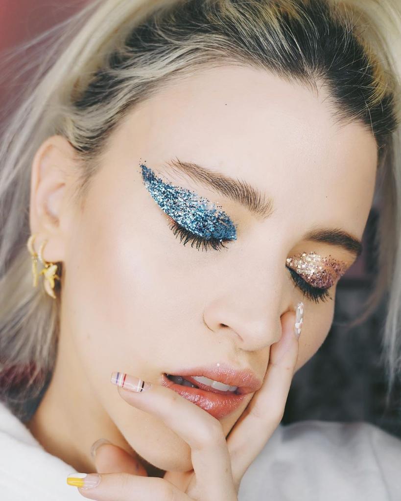 Urban Decay on Twitter: "Rosshannabracho (on IG!) puts the 'lit' in ✨ // Heavy Metal Glitter Gel in shades Soul Love and Saturday Stardust with 24/7 Glide-On Eye Pencil in shade