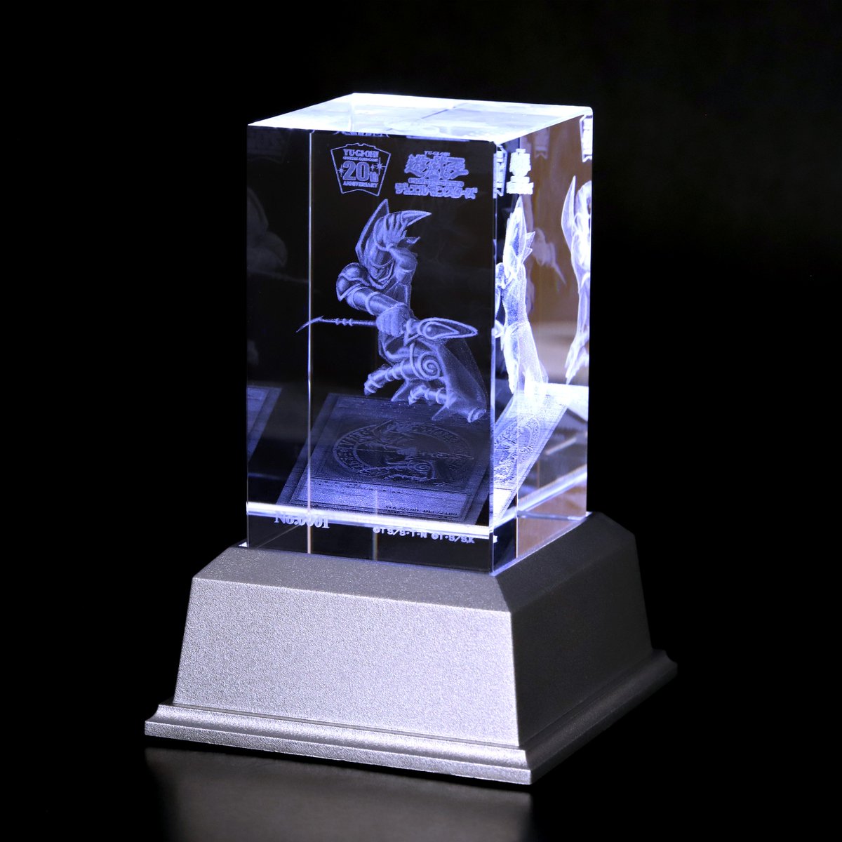 遊戯王　クリスタルアート　観賞用　ガラス RT @yugioh_anime: 【祝・生誕！】遊戯の使用カード《ブラック