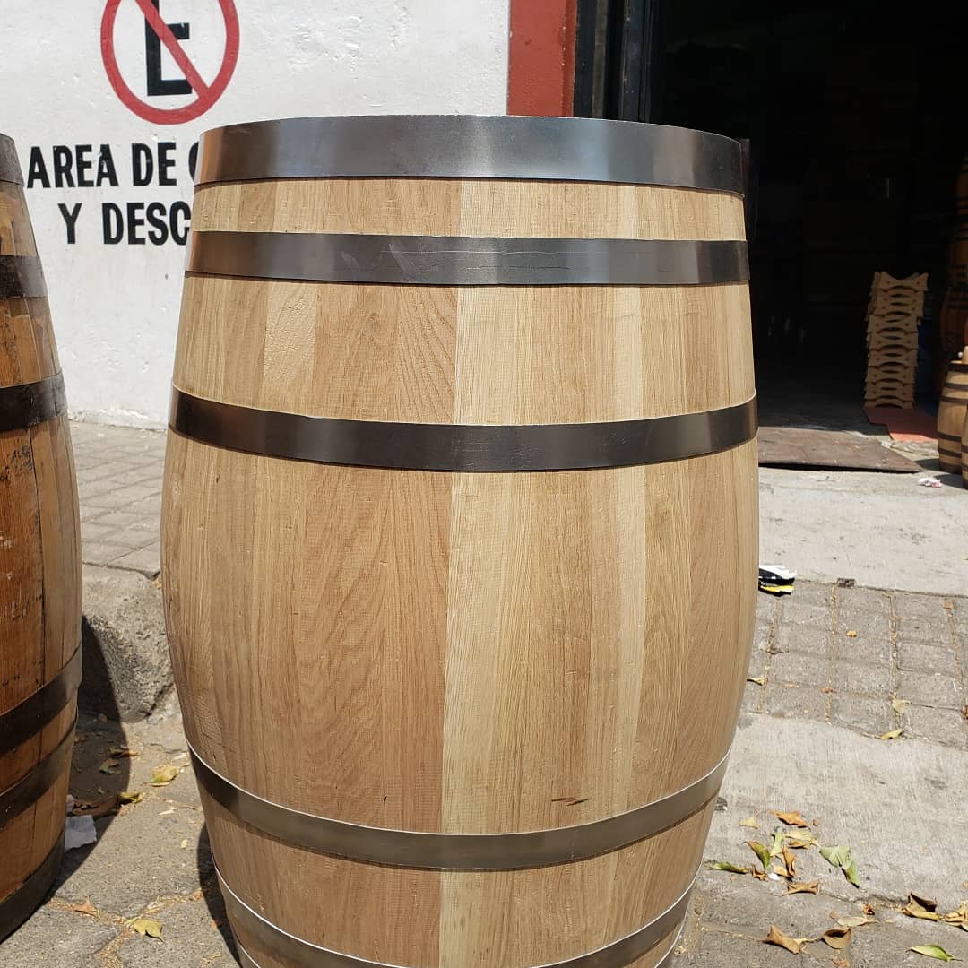 barril_roble's tweet photo. How about this barrel of 200 liters totally new, new American white oak wood and new hoops, I am great!
#barrel #200 #200liter #totally #new #oak #american #wood #hoops #cooperage #cooper #cask #vintonder #chenebotti #tonneau #tonnelet #barrique #fasser #weinfass #tone #baril https://t.co/PuGH2BEHoz