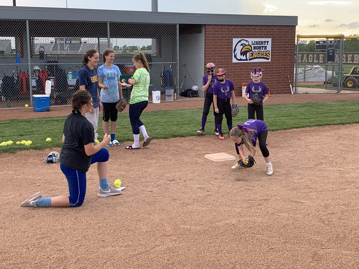 LNEagleSoftball's tweet image. Future Eagles putting work in on night one of Camp!!!