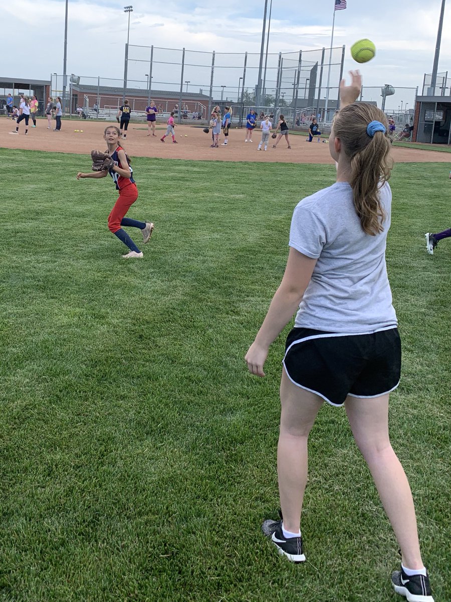 LNEagleSoftball's tweet image. Future Eagles putting work in on night one of Camp!!!