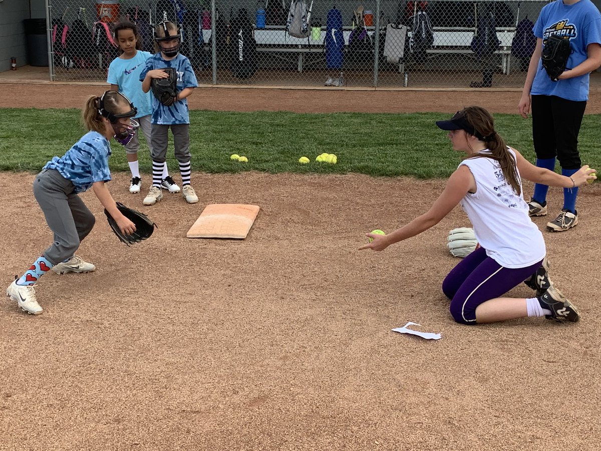 LNEagleSoftball's tweet image. Future Eagles putting work in on night one of Camp!!!