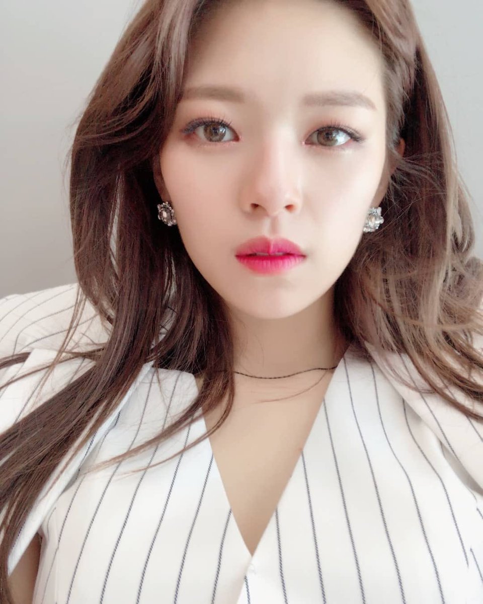 once_1101's tweet photo. 점심 맛나게 먹구 오늘 하루 힘내자💚 https://t.co/Yc2Te5piID