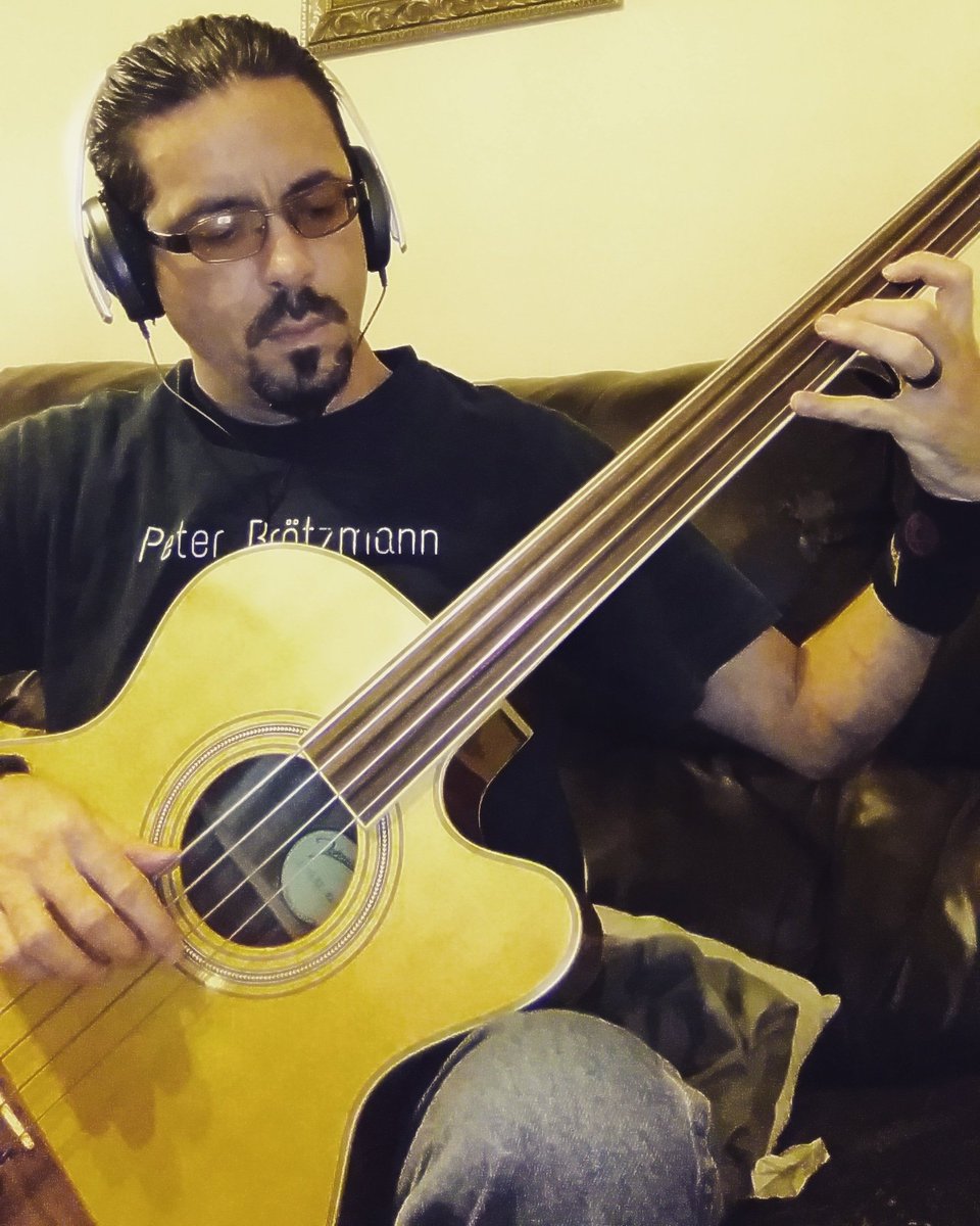 Recorded a groove to kick off my collaboration project with @GhostLikeThis1
#acousticbass #acousticbassguitar 
#homerecordings #diyartists #songwriter #songwriting #collaboration #experimentalmusic #avantgarde