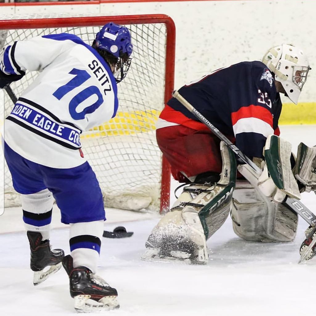 aimclln's tweet photo. One of my favorite photos of @SeitzHayden 🏒
Photo credit BMG photo 
#Hockey #haydenseitz 
#ontopofhisgame #fingerscrossednahldraft
#Hockeytwitter #helenabighorns https://t.co/wq1IaOCvBo