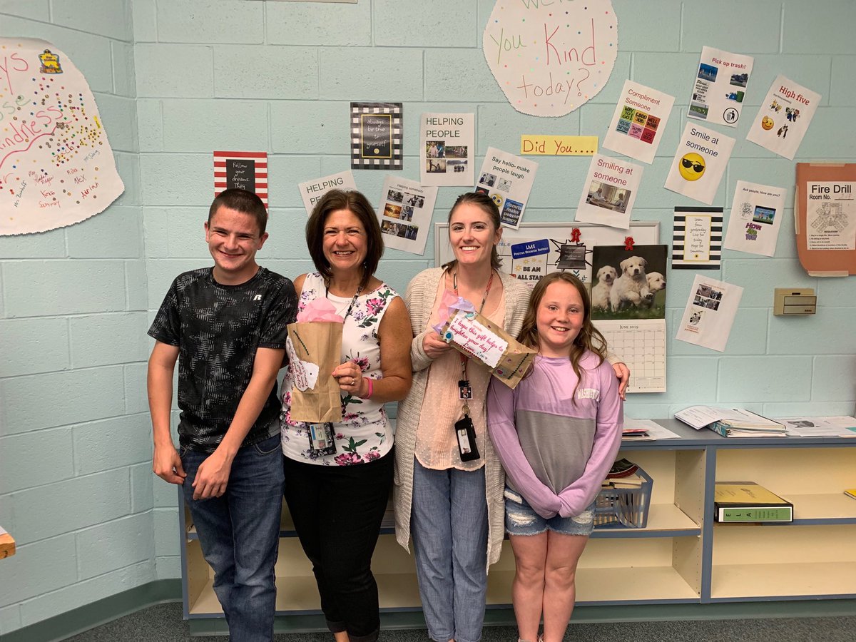 rcpitner's tweet image. ⁦@MrsWakelee⁩ and I loved our “kindness” gifts we received from our students today! Thanks, Mrs. Marino! #LoganProud #becauseofloganteachers ⁦@LoganTownshipSD⁩