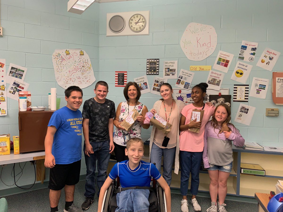 rcpitner's tweet image. ⁦@MrsWakelee⁩ and I loved our “kindness” gifts we received from our students today! Thanks, Mrs. Marino! #LoganProud #becauseofloganteachers ⁦@LoganTownshipSD⁩