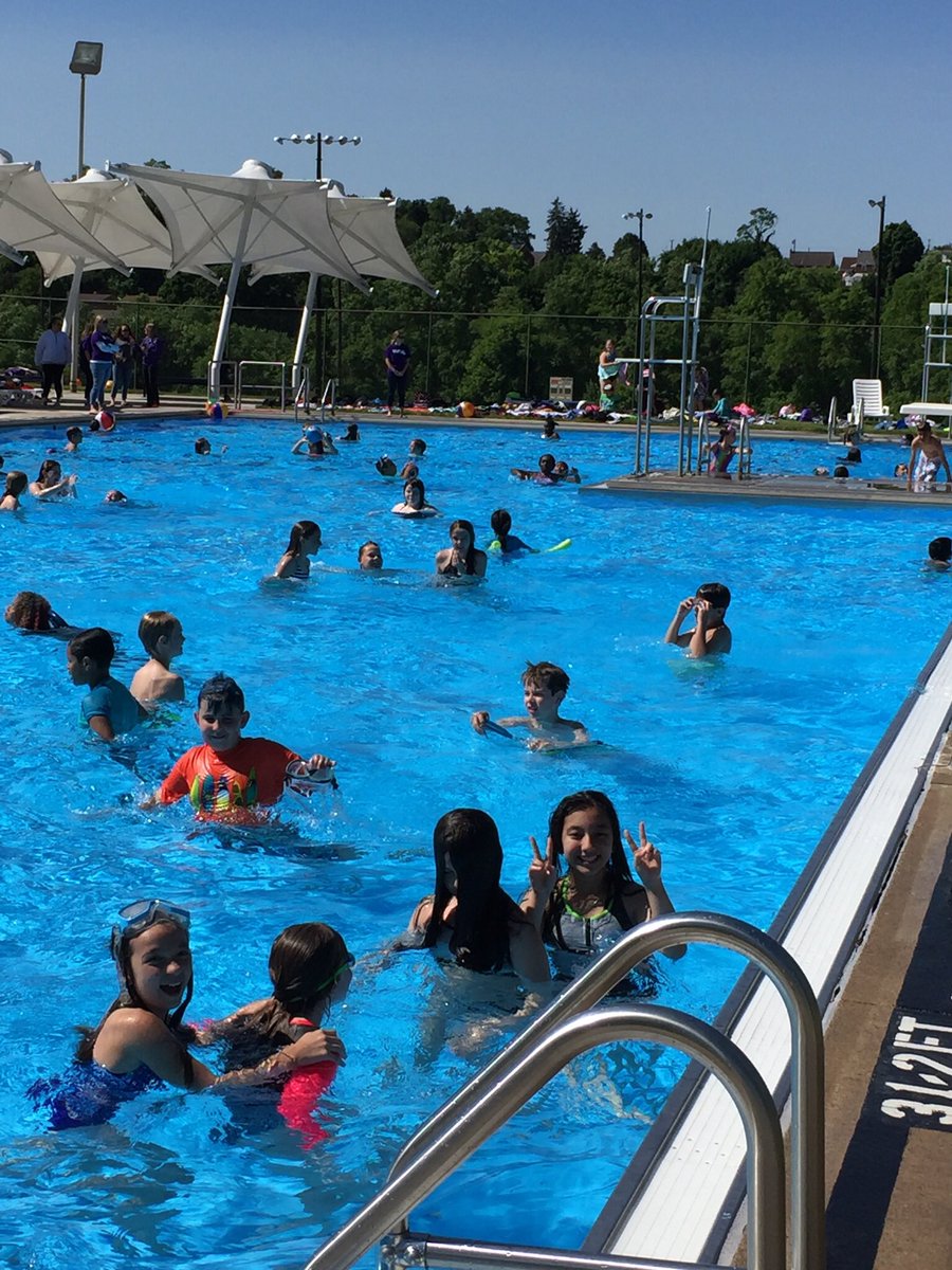 kristen_knorr's tweet photo. Who said 62 and sunny is too cold for 5th graders?  Must be summer fever. Thank you Paynter PTA for a splashing great day.  @PaynterRocks @Mrs_BasherPES https://t.co/daujxzmCFd
