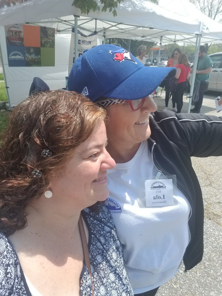 VillageofIsling's tweet photo. Thank you to all of our super volunteers for this year's #mural trolley tour success! @Doors_OpenTO @a2ztranslate @vibecentreto @summitnatural @islingtonwellness @hepworthassocia  @michaelwoodca 
#villageofislington #villageofmurals
#Muralmonday #DOT19 https://t.co/Yhf7r9PeqN