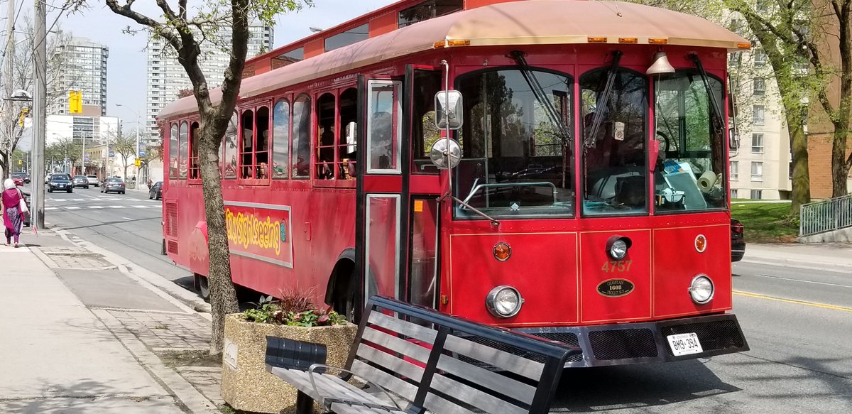 VillageofIsling's tweet photo. Thank you to all of our super volunteers for this year's #mural trolley tour success! @Doors_OpenTO @a2ztranslate @vibecentreto @summitnatural @islingtonwellness @hepworthassocia  @michaelwoodca 
#villageofislington #villageofmurals
#Muralmonday #DOT19 https://t.co/Yhf7r9PeqN