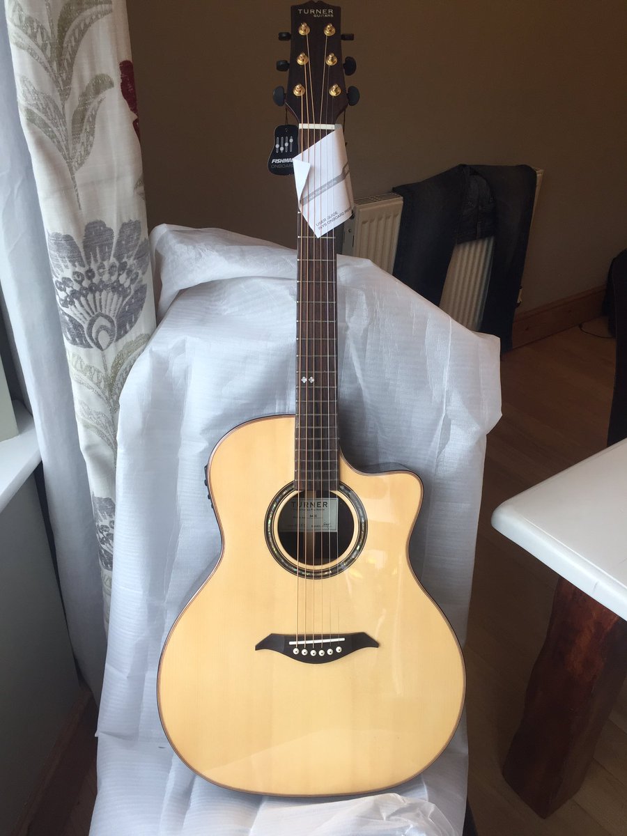 TurnerGuitars's tweet photo. Here’s a peach of a guitar! Top of range Turner 84CE a Grand Auditorium body shape a slightly larger lower bout with huge bass end  - yet balanced mid / high projection too. All solid rosewood back and sides, Pro EQ cost £200 alone ... Slight bloom in finish -  £300 not £700 :) https://t.co/T6sROgT9bg