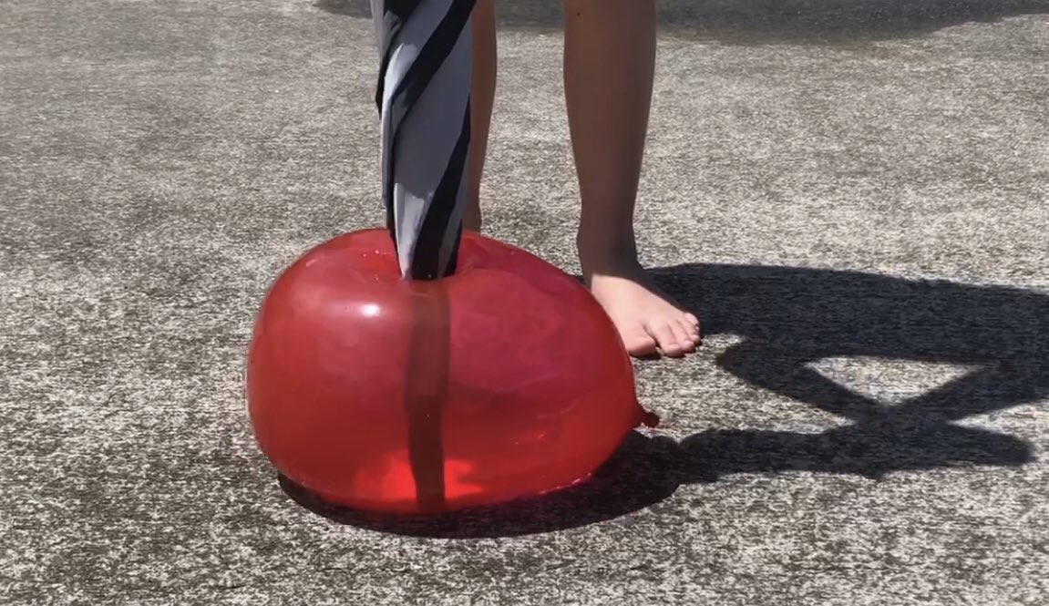 8 ways to pop a water balloon check this video out click link below youtu.be/8eu7zWRb-A4 #video #water #waterballoons #hawaii #waterballoon #balloon #balloons #cutekid #cutekids #love #baby #news #monday #toys #happy #wow #FunniestTweets