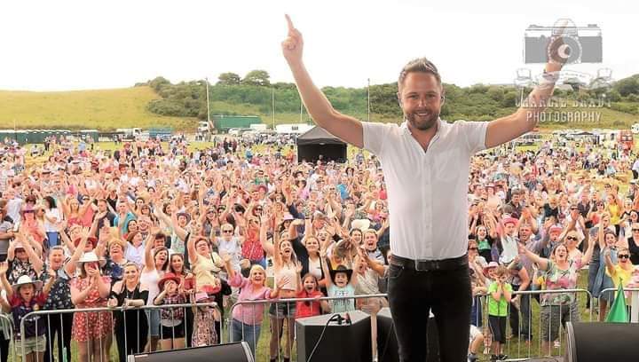 Marie_Casserly's tweet photo. A couple of throwback pics from last year. The committee are busy working away to ensure this year's event will be just as successful. Get those tickets sorted for 7th July! @BenbulbenMusic @sligohub1 @choosesligo @RyanTubridyShow
@MikedenverMike #Sligo  https://t.co/wPYKX4MD1P https://t.co/v0dOvd3gkD
