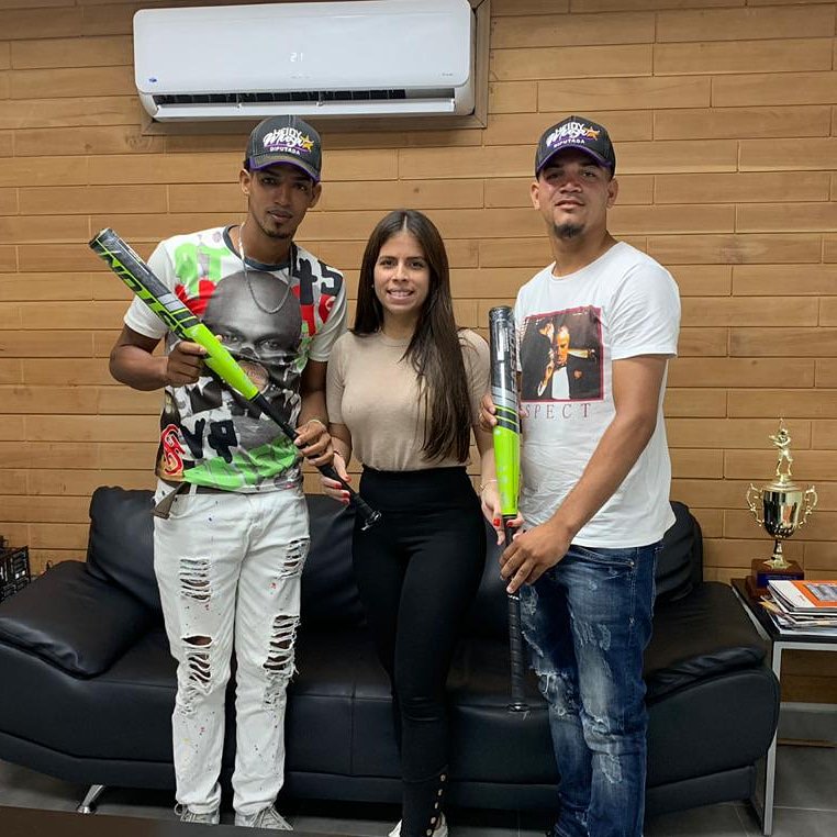 Hacemos entrega de equipos deportivos al grupo Los Patrones del sector Cristo Rey del municipio San Felipe de Puerto Plata ⭐
#heidymusaconeldeporte
#heidymusadiputada