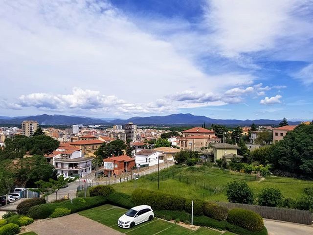 BehradTravels's tweet photo. Overlooking the beautiful town of Girona located 99 km (62 mi) northeast of Barcelona.
#BehradTravels
#Girona #Catalunya
#VisitGirona #ExploreCatalunya https://t.co/KIyFKmu8ze https://t.co/BT3Yqfs89B