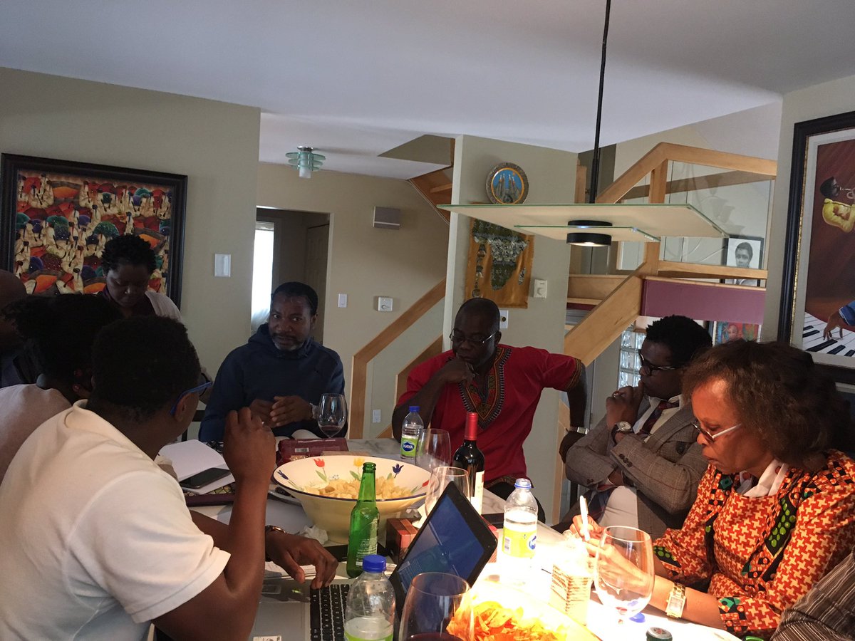 LeaderPOLCanada's tweet photo. L’équipe LeaderPOL en discussion pendant la réunion dimanche après midi. #LeaderPOL #NCR #gatineau #CommunityEngagement  #engagementcommunautaire #ottawa https://t.co/4ZoFfDKZ4i