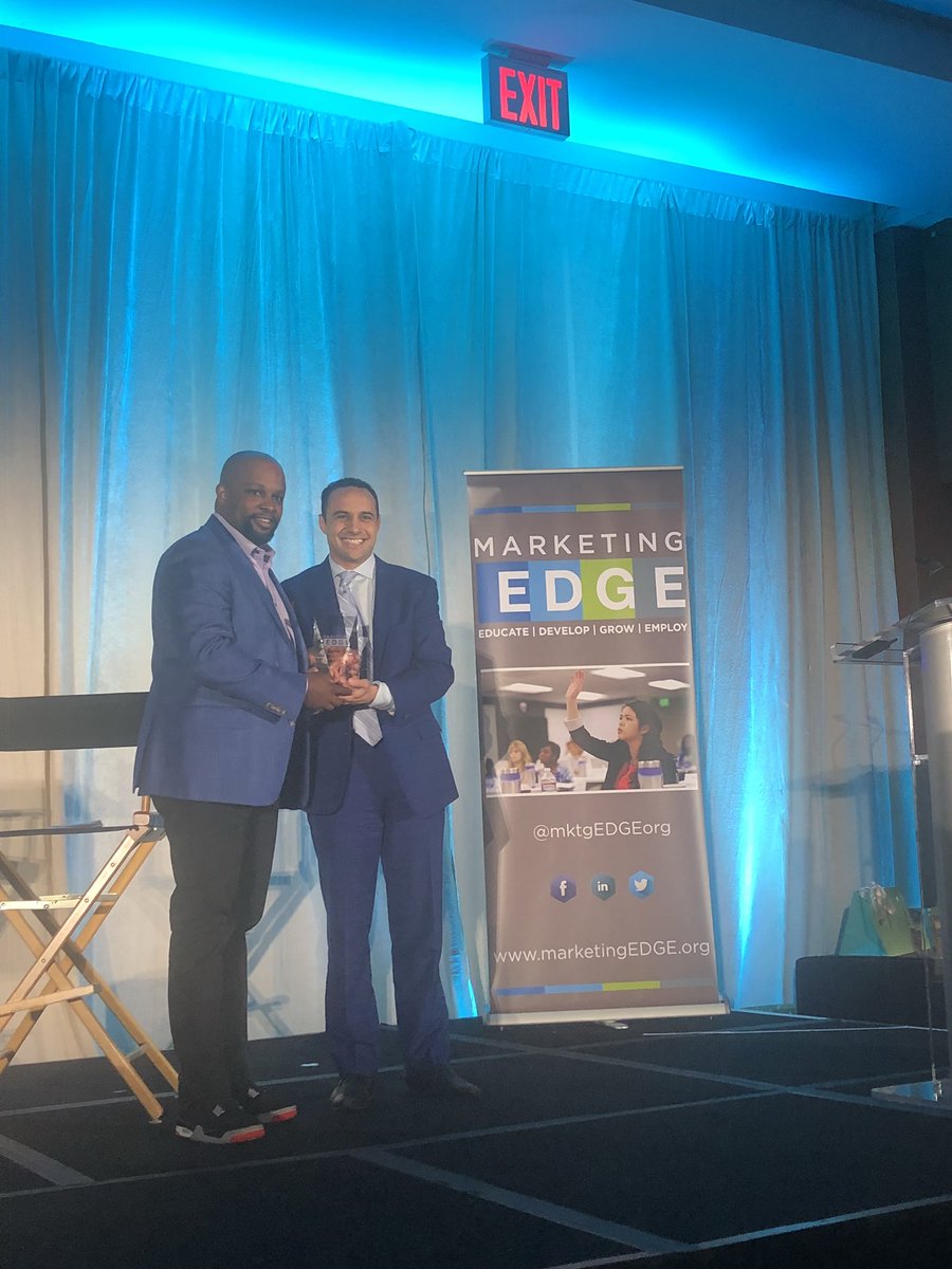 Matt Rizzetta, President and CEO of @North6thAgency, presents @LiveIntent, with the 2019 #CorporateDisruptorAward, accepted by @kerel_cooper, Senior Vice President of Global Marketing. Congratulations! #EDGEAwards19 #PremiumSponsor #mobilemedia