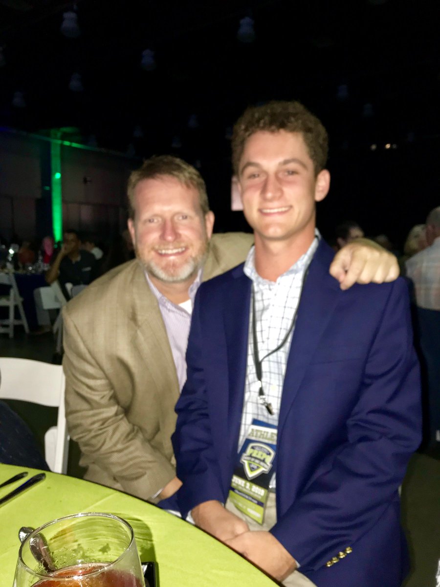 ForJrGolfers's tweet photo. Pumped to be spending the evening with @jaxon_dowell and his family at The Daily Oklahoman All-City Prep Awards banquet! Lots of talented young people in this room, thanks to the @TheOklahoman for honoring these leaders of tomorrow!
#BestOfOKCPreps
#LightsOnHelp https://t.co/LVWWHHrCeP