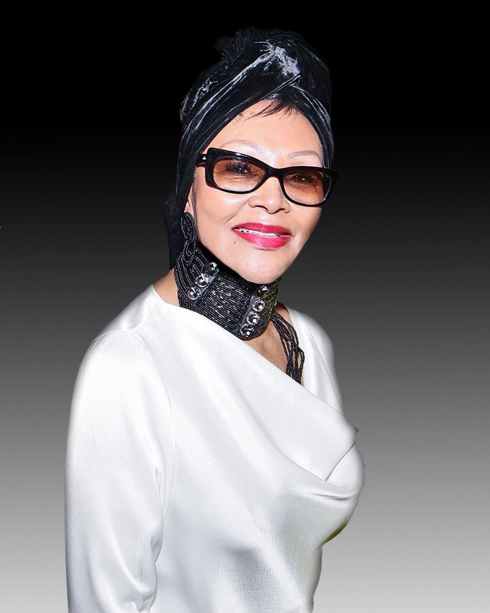 ThuliMadonsela3's tweet photo. #HappyBirthday ⁦⁦@Feliciamabuza⁩, Mzansi import who remains super patriotic. We honor you for courageous trail blazing and for all you do to support us and promote our country. Blessings today and on the road ahead 🎈🌹🌹🎂🌹🌹🎈 https://t.co/olf2sUPSmn