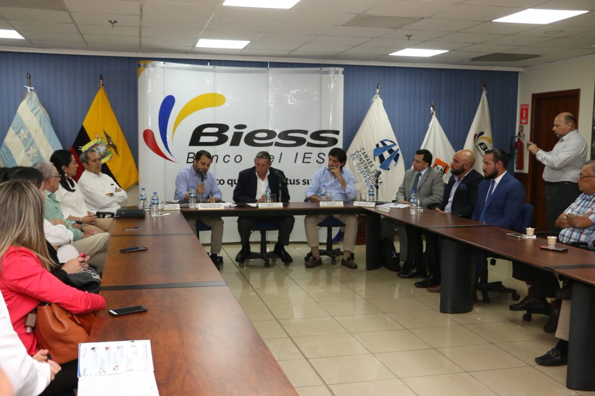 BiessEcuador's tweet photo. La calificación de proyectos inmobiliarios para #InmoBiess permitirá que más asegurados financien sus viviendas con los Préstamos Hipotecarios de forma segura, afirmó @car_villarreal1, gerente general, durante encuentro con representantes de @ConstGye. https://t.co/qjiGkacNRi
