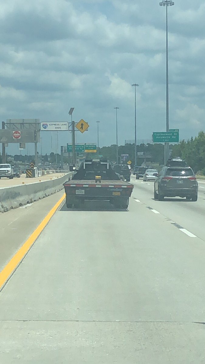 Interstate 45 in #Houston #TX last weekend. Was told that for insurance reasons hauling companies must always be carrying a load 😂 funniest thing I’ve seen in a while - you’re welcome 😊