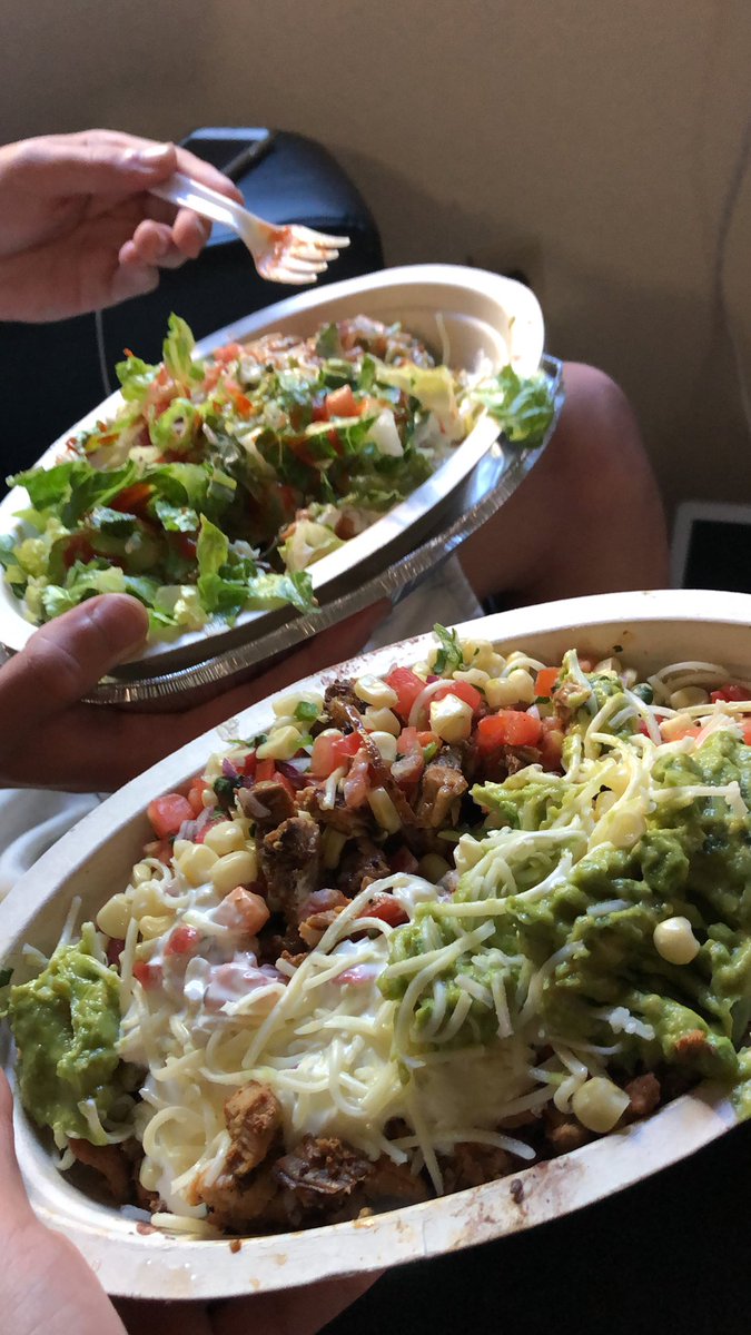 Nik7Thompson's tweet photo. @DDplugg thanks for the 40% off chipotle! https://t.co/8ex4Z7irkD