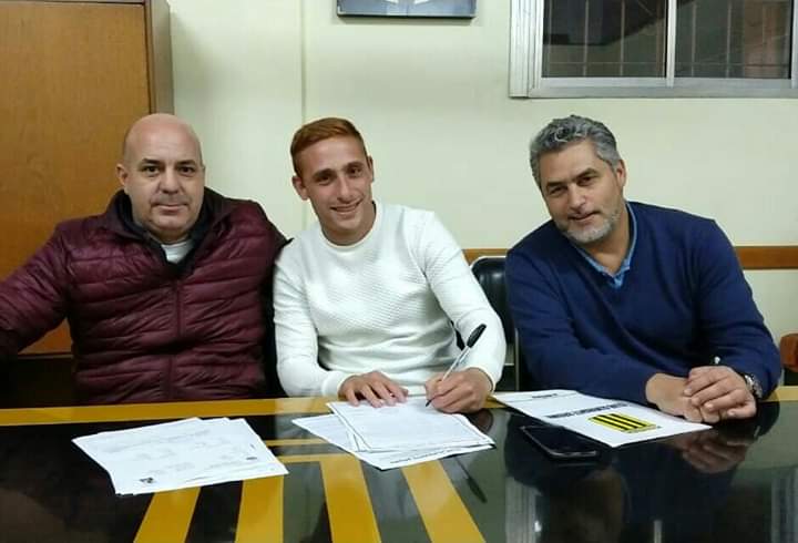 gerrobaina's tweet image. Rodrigo "El Colo" Acosta firmó su contrato y se transformó en el primer refuerzo de Almirante Brown para la Temporada 19/20 #AlmiranteBrown