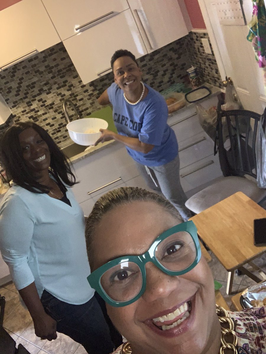 RonelleA1's tweet photo. Dinner with besties is the best dinner❤️🌺🧘🏽‍♀️💃🏽🌷💫🙏🏽 https://t.co/jaKN893fc8