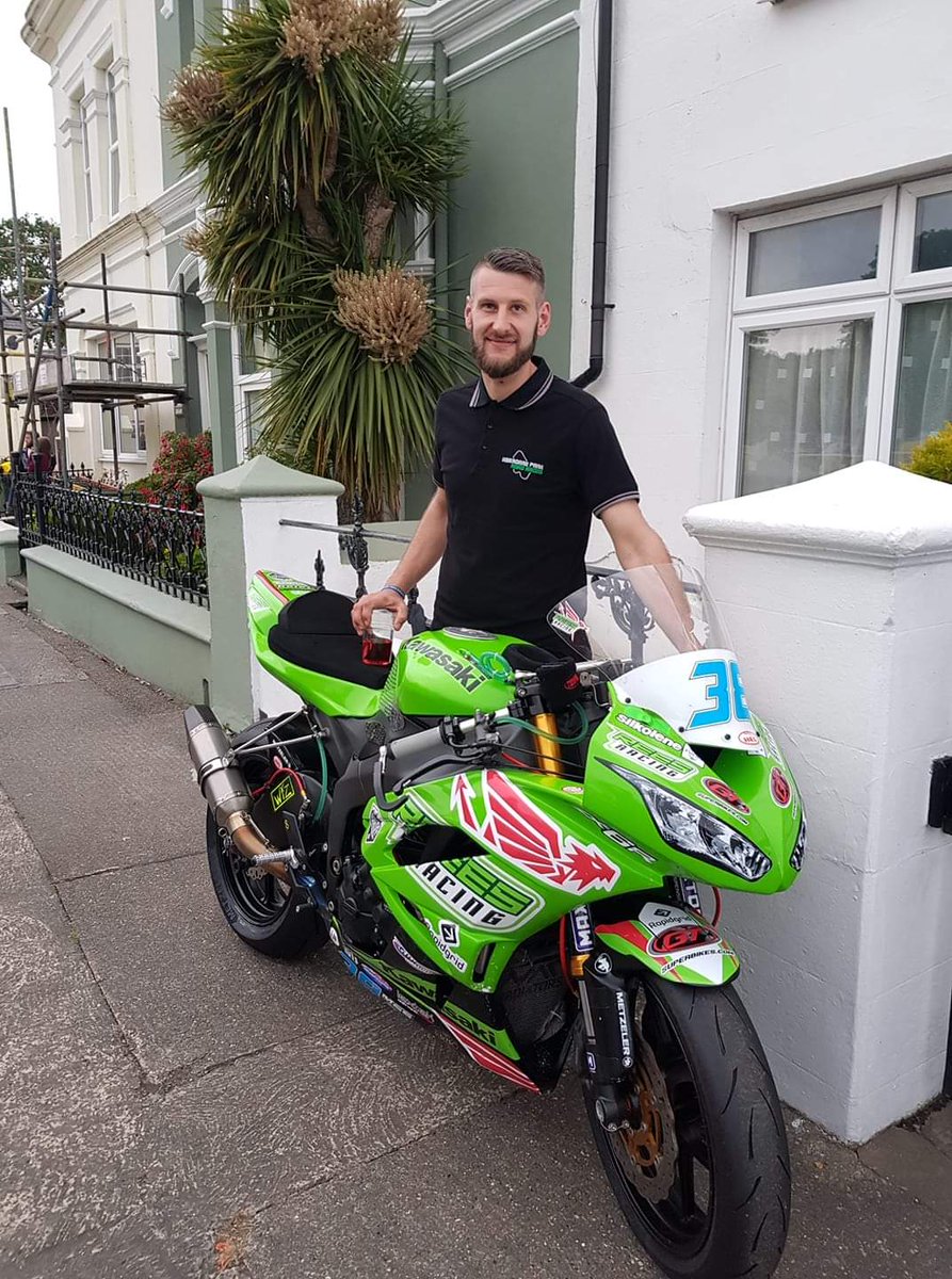 Collins_Racing's tweet photo. @KarlRennison This is james if you can find him top man for lending me his engine total legend 👌👏💪😁👍🏁🏍💨🏁 https://t.co/8VQ2jsrtUA