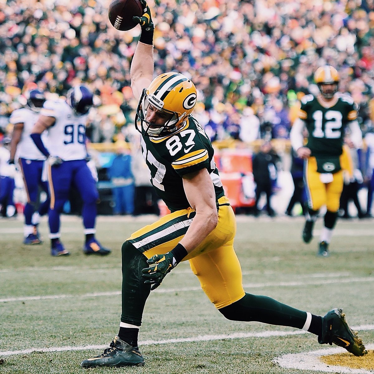Jordy Nelson is signing a one-day contract to retire with the Packers.Green...