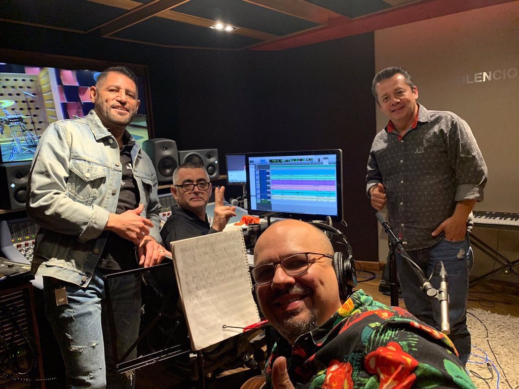 _1029Studios's tweet photo. @panchobarraza20 esta no fue #UnaNocheCualquira @1029music https://t.co/sKG7aJoivX
