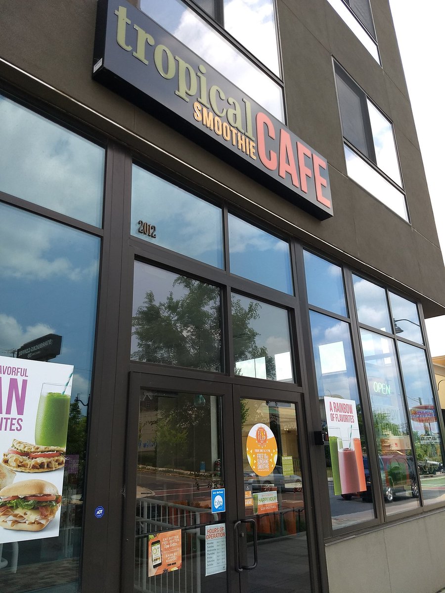 StripUtk's tweet photo. #freesmoothie from @tropicalsmoothi if you've got on flippy floppies #JUNE14TH #cumberlandave @UTKStudentLife #smoothie #flipflops #flipflopday #flippyfloppy https://t.co/ZJG5nQMDKI