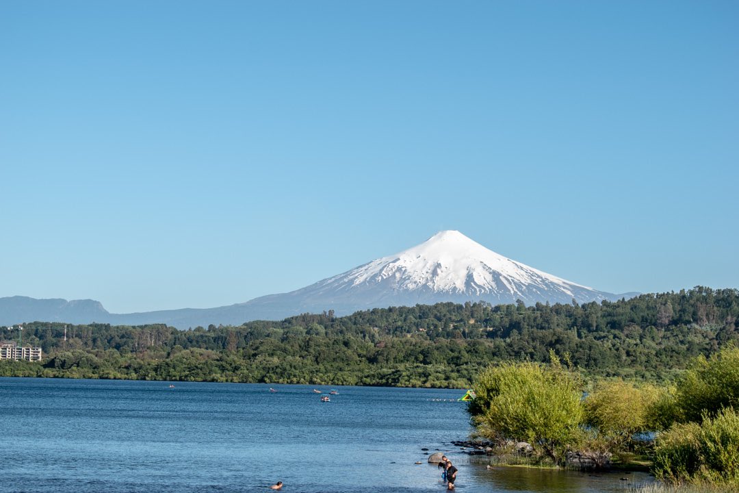katyvisita's tweet photo. 📍 Lago y Volcán Villarrica
#lagovillarrica #volcanvillarrica #villarica #chile #surdechile #turismochileviajeros #lugaresbonitosdechile #rlbv #redblogueros #rayadosporlasfotos #katyvisitavillarrica #katyvisita https://t.co/CjBzVTabkQ