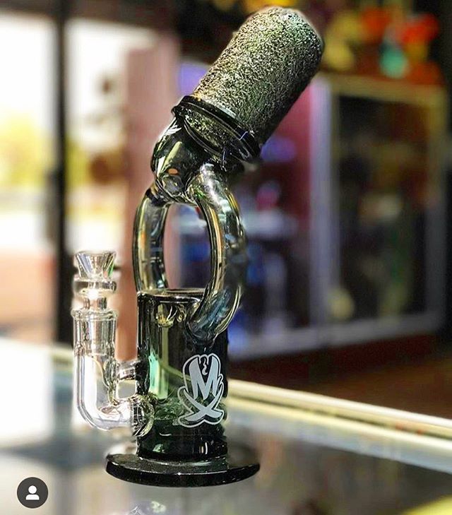 PipelineDistro's tweet photo. Are you willing to step up to the #MX #Microphone 🎙🎙 #DoTheMath ➕➖✖️➗ #Mathematix #MxKrew #Mic #710 #420 #Dabs #Dabbers #Smokers #Singers #Music #OldSkool #Mics #DabbersDaily #GlassArt #BongBeauties #BestOfGlass #GanjaGirls #HipHop #Rock #Rockstars #EDM #Rigs #Bongs #Wee… https://t.co/5bEWBlutZC