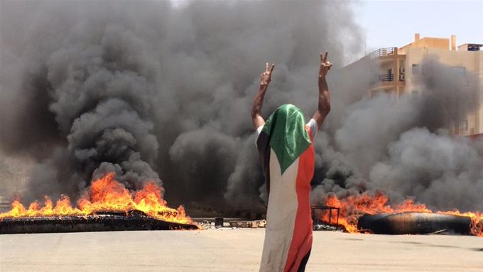 AJEnglish's tweet photo. 'Bloody massacre' - Death toll from raid on Sudan protest camp 'rises to more than 30' https://t.co/CCijA1ed6w https://t.co/APgDHhftbp